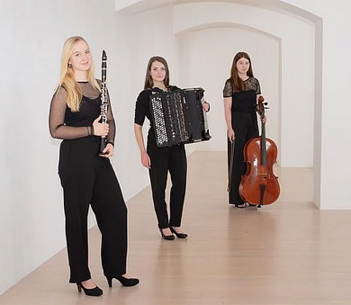 Trio Klangsprektrum - Paula Breland, Klarinette Jennifer Aßmus, Violoncello Anna-Katharina Schau, Akkordeon